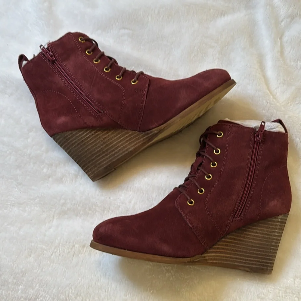 NWOB Diba Blake Burgundy Suede Bootie Sz 8.5